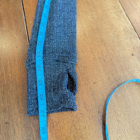 Lululemon Runderful 1/2 Zip Long Sleeve Shirt Grey Herringbone Sz 10‎ Reflective - Picture 15 of 15